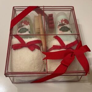 Ginger Pear Foot Care Gift Set with Slippers (7- piece set)